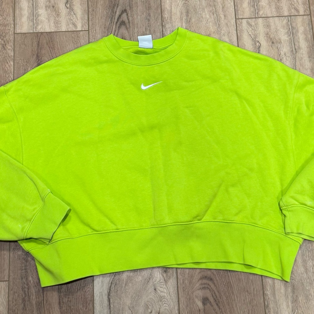 Nike M Neon Green Cropped Crewneck